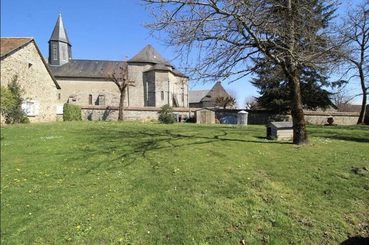 Location de vacances pour 2 personnes, avec jardin et piscine ainsi que terrasse et vue à La Porcherie - 2
