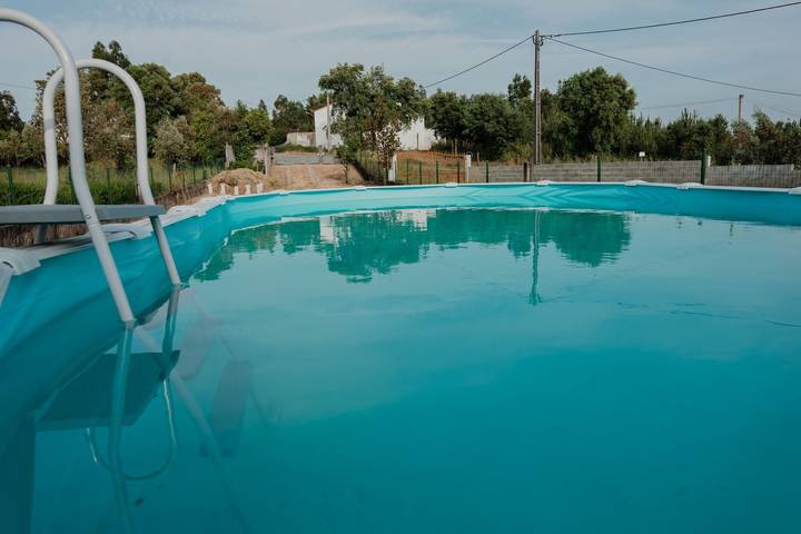 Location de vacances pour 8 personnes, avec jardin ainsi que balcon et piscine à Pedrógão Grande