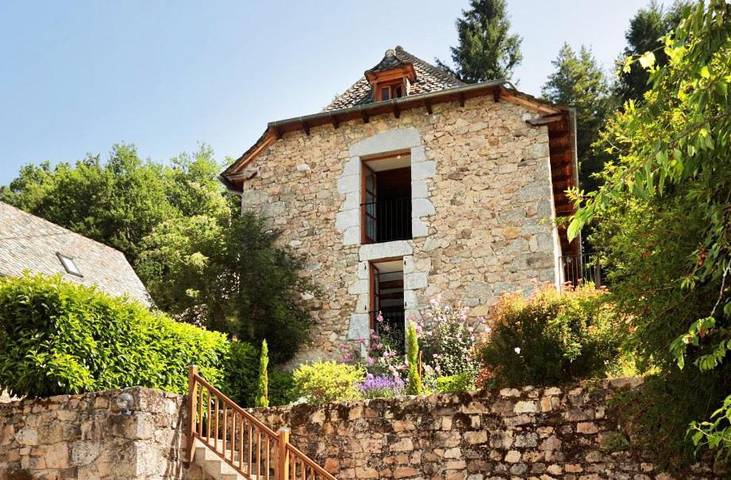 Location de vacances pour 8 personnes, avec vue ainsi que piscine et jardin, adapté aux familles à Florentin-la-Capelle