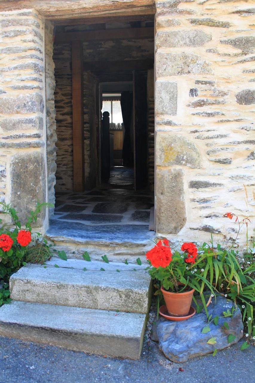 Two-Bedroom House in Rochefort-en-Terre, Région de Vannes