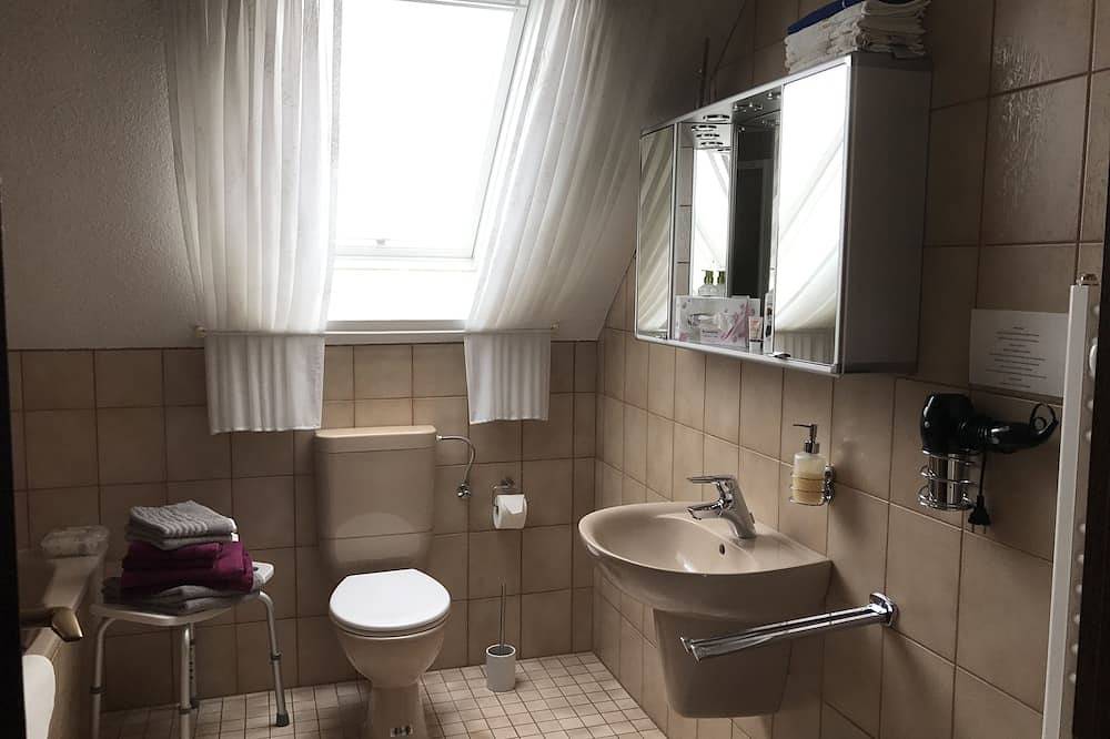 Ganze Wohnung, Große Nichtraucher Ferienwohnung mit Loggia Süd/West Lage für 2 - 4 Personen in Twisteden, Kevelaer