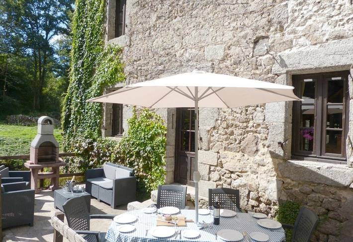 Location de vacances pour 6 personnes, avec piscine ainsi que vue et jardin, adapté aux familles à Busserolles - 4