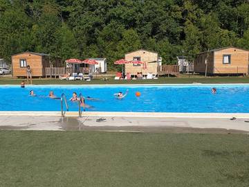 Gîte pour 6 personnes, avec piscine ainsi que jacuzzi et bassin pour enfant, animaux acceptés à Saissac
