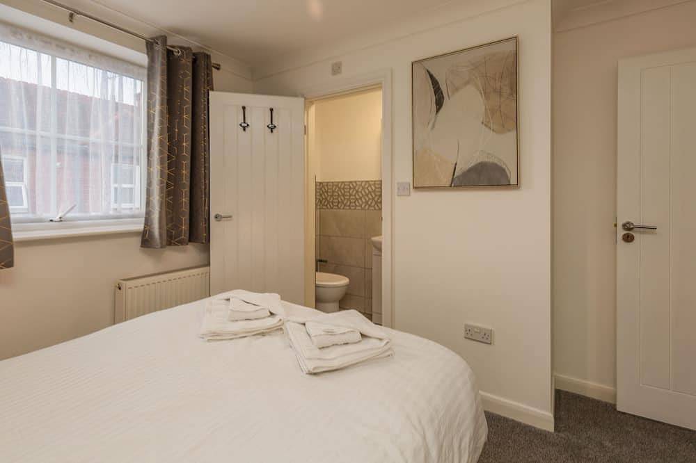Entire apartment, Bright Stylish 2 Bed Flat - First Floor - Sleeps 4 in Watford, Hertfordshire