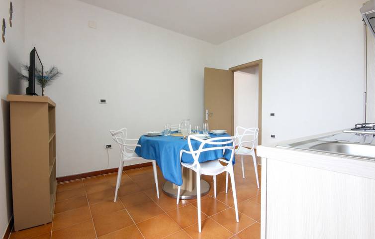 Apartamento vacacional entero, Apartamento con vistas panorámicas, aparcamiento, cocina y sofá cama, a 1 km de la playa. in Castellabate, Cilento Coast