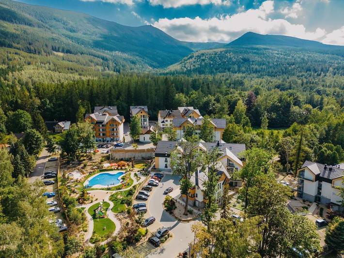 Appart’hôtel pour 4 personnes, avec piscine et jardin ainsi que bassin pour enfant et sauna