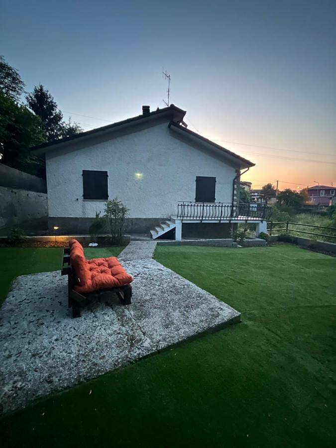 Casa vacanza per 7 persone, con giardino e panorama in Villafranca in Lunigiana