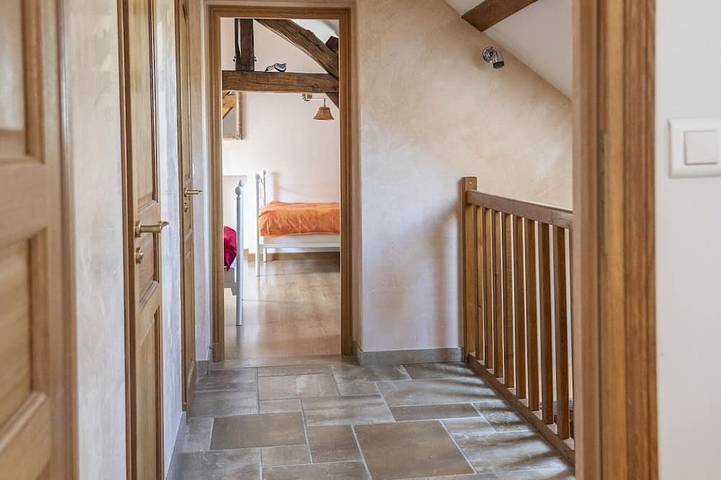 Location de vacances pour 6 personnes, avec terrasse ainsi que sauna et piscine, animaux acceptés à Asquins - 2