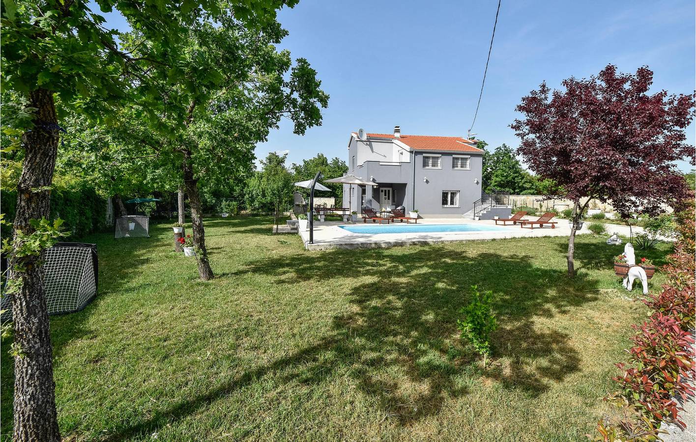 Geräumige 2-Zimmer-Wohnung mit Pool und Terrasse, kostenloses WLAN in Dalmatinisches Zagora