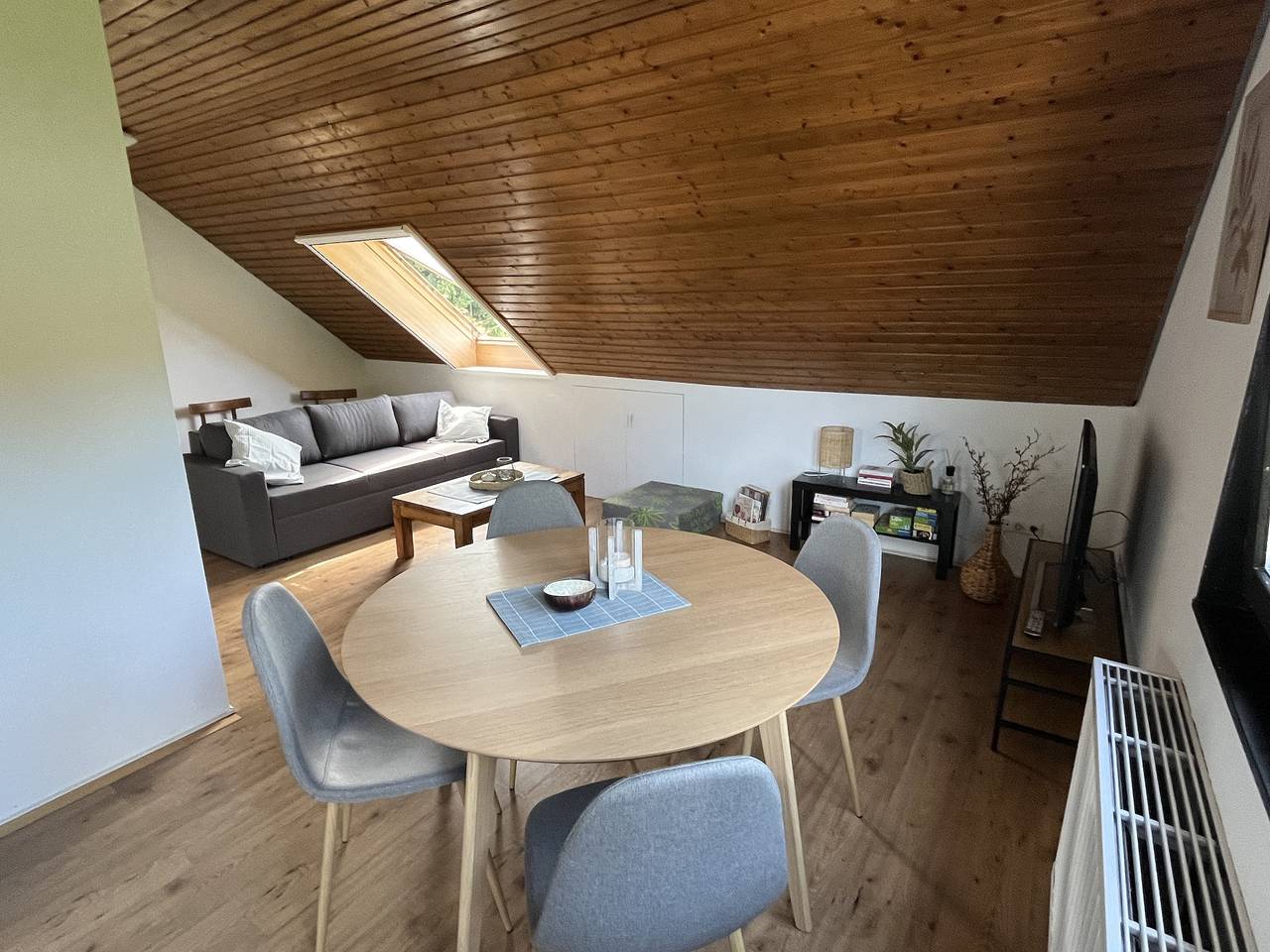Ganze Ferienwohnung, Ferienwohnung Gnadenseeglück - 2-Zimmer-Fewo, Dg in Allensbach, Untersee