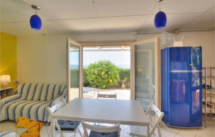 Appartamento vista mare con lavatrice, aria condizionata e giardino, a 2 km dalla spiaggia di Fontane Bianche in Cassibile, Siracusa
