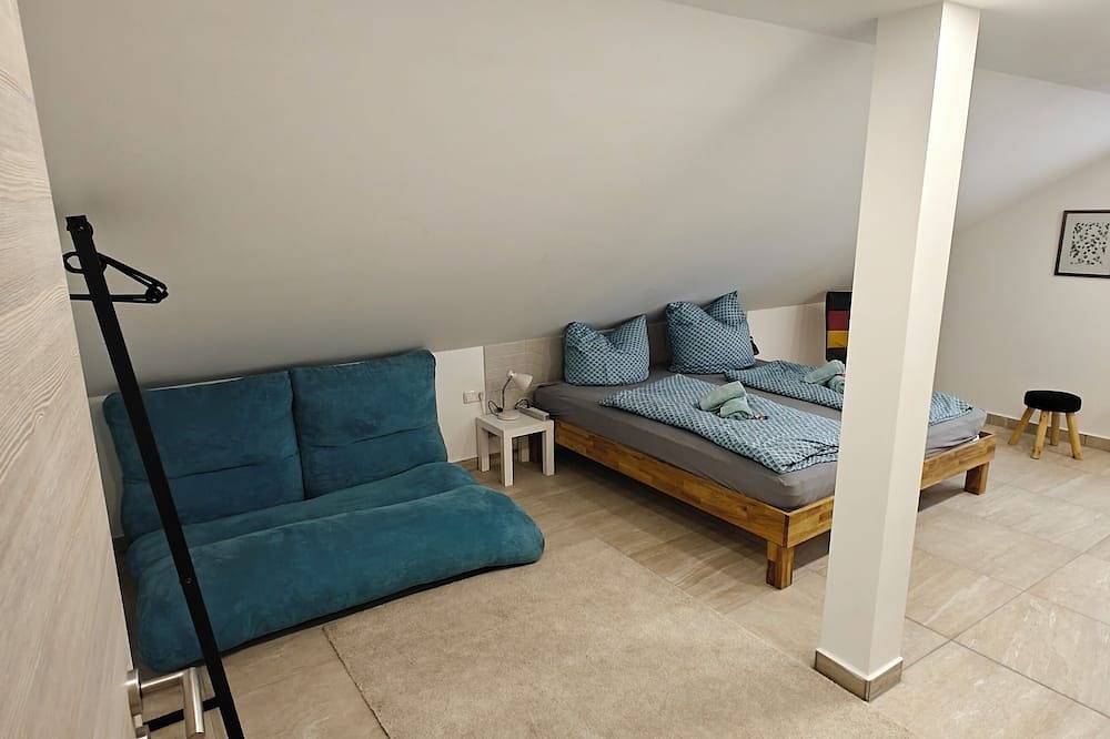 Ganze Wohnung, Haus am Berg, Fewo Panoramablick im fränkischen Seenland, Haustiere willkommen. in Pleinfeld, Frankenalb