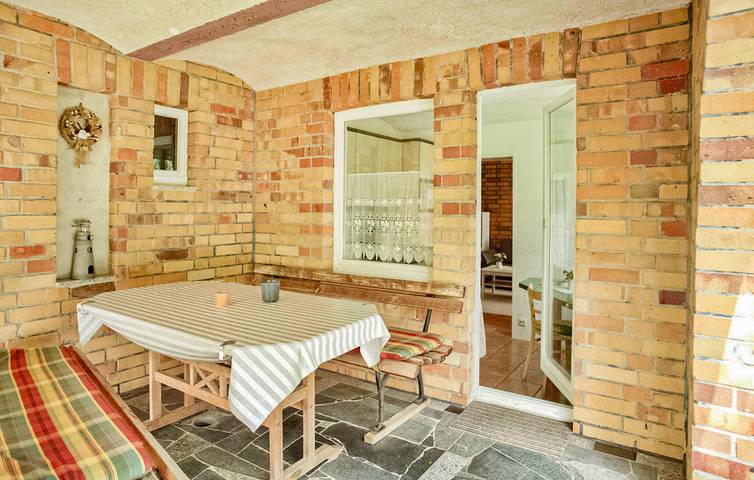 Ganze Ferienwohnung, Apartment am Strand mit Parkplatz, Terrasse und WiFi in Klink, Müritz