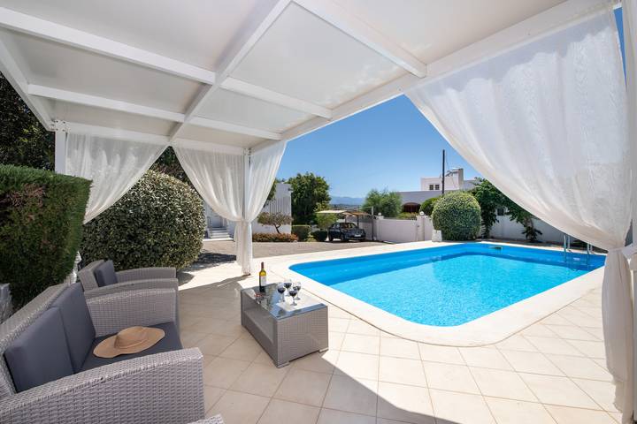 Location de vacances pour 10 personnes, avec jardin ainsi que piscine et vue sur l’océan, adapté aux familles à La Canée - 4