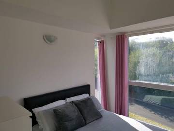 Vacation Rental for 8 Guests in Manchester, Greater Manchester, Picture 4