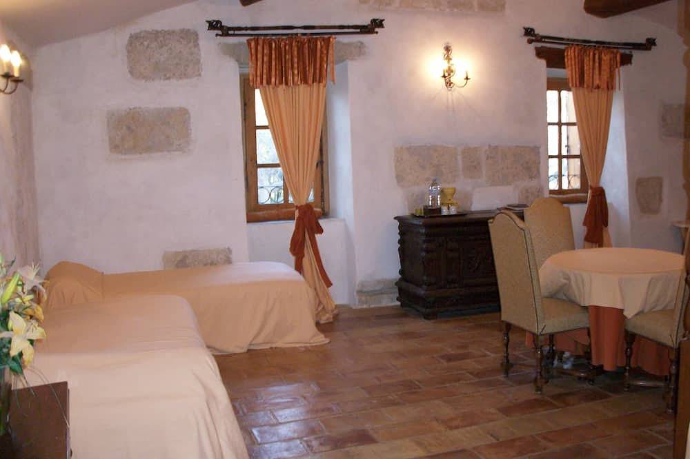 Ganze Wohnung, Ein Aufenthalt im Templer Commandery in Fabrègues, Mittelmeerküste (Frankreich)