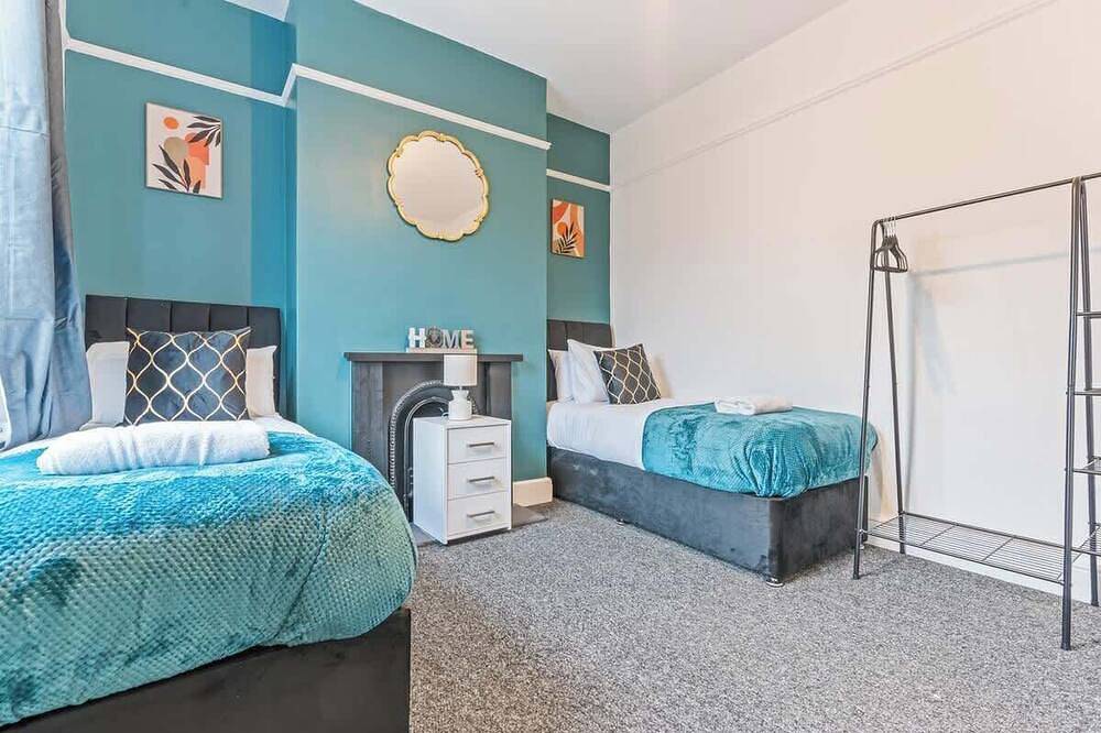 Spacious Warwick Stay | Contractors & Families in Warwick, Warwickshire