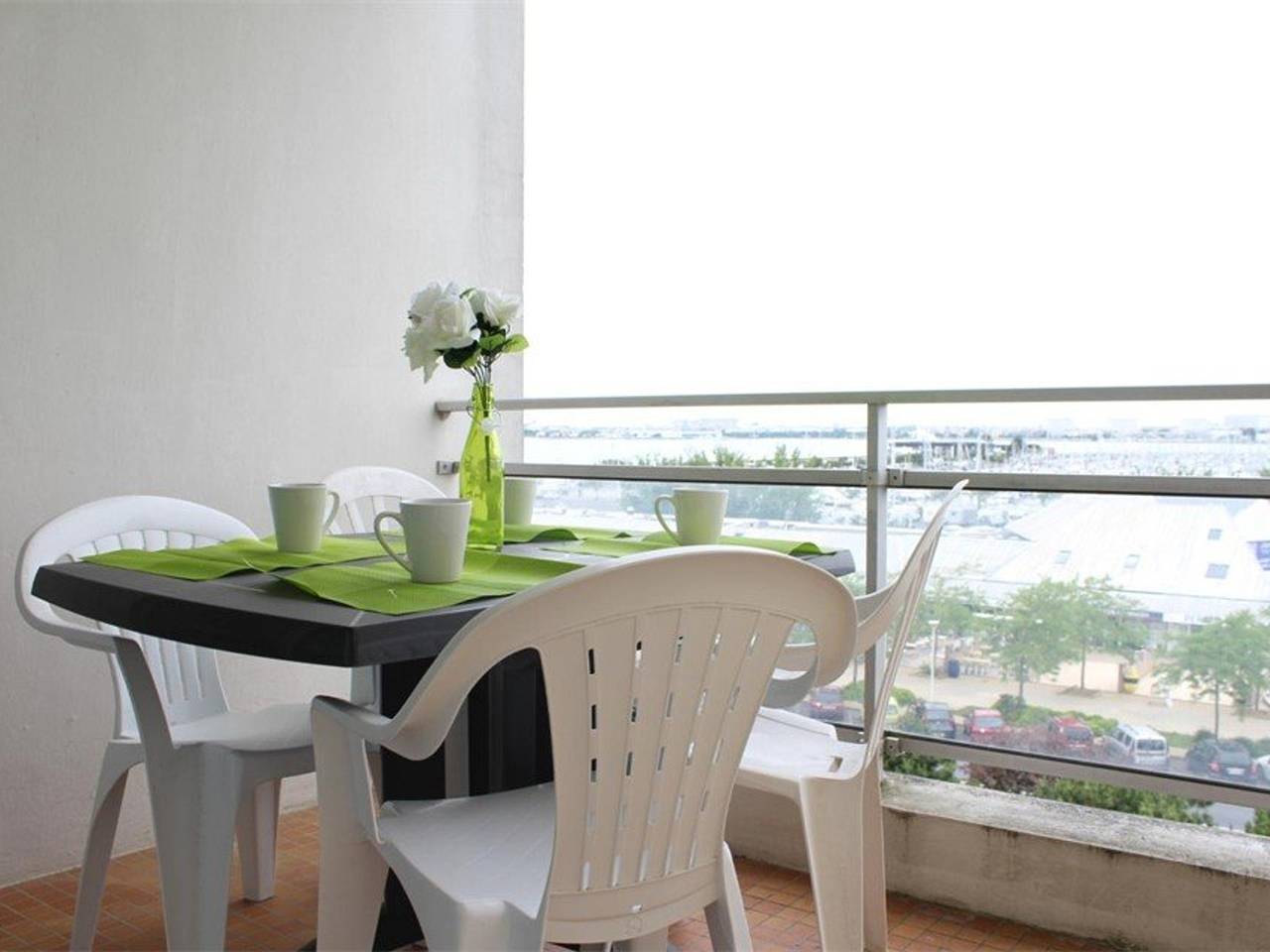 Entire apartment, Studio with port view, beach nearby, parking, La Rochelle in La Rochelle, La Rochelle region
