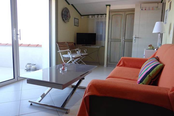 Gîte pour 2 personnes, avec terrasse dans Plage de l'Almanarre - 4