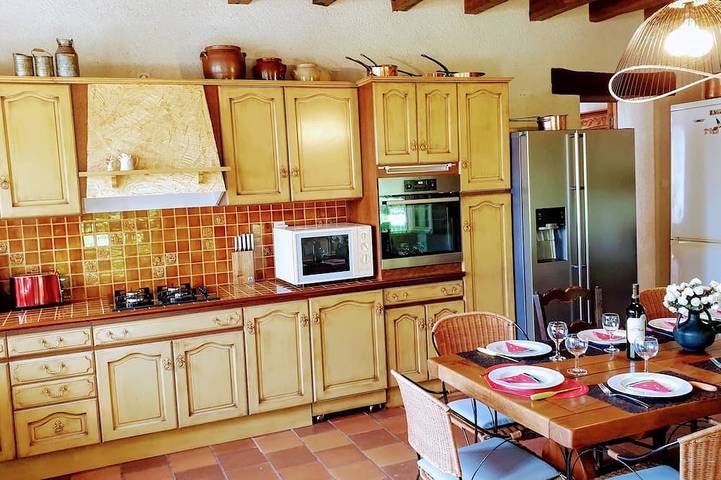 Location de vacances pour 9 personnes, avec Jacuzzi ainsi que Terrasse et Jardin à Moncaut