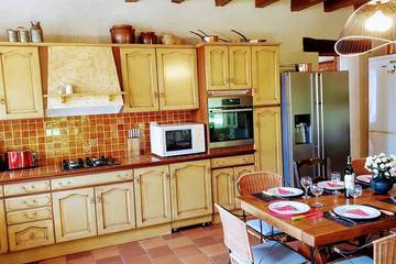 Gîte pour 9 personnes, avec jacuzzi et jardin à Moncaut