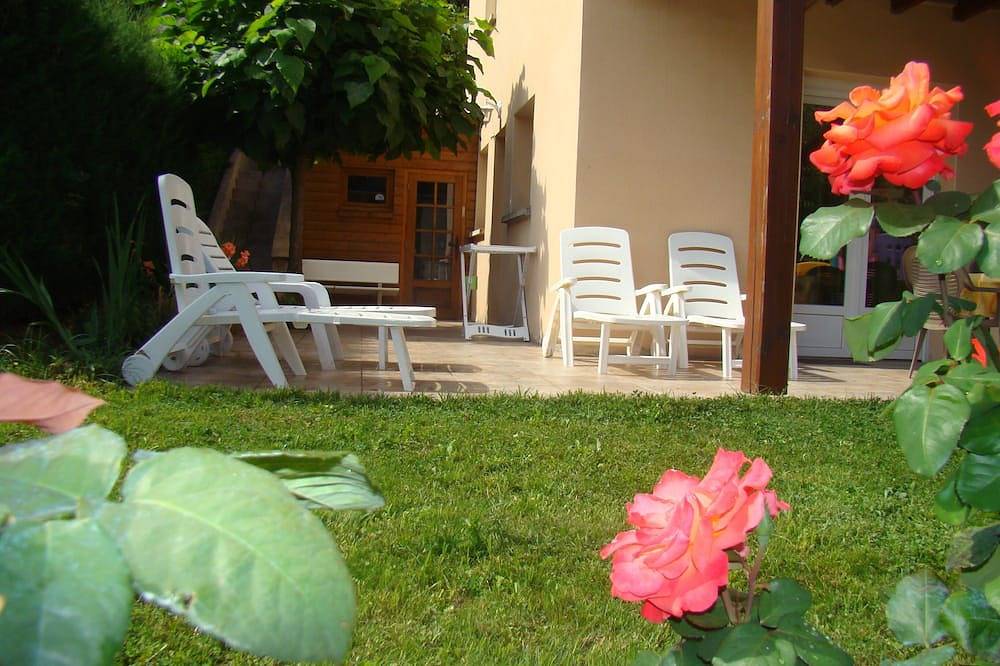 Alquiler Cualquier Comodidad vista impresionante + Wifi (4 a 5 personas) en Marcillac Vallon in Marcillac-Vallon, Macizo Central