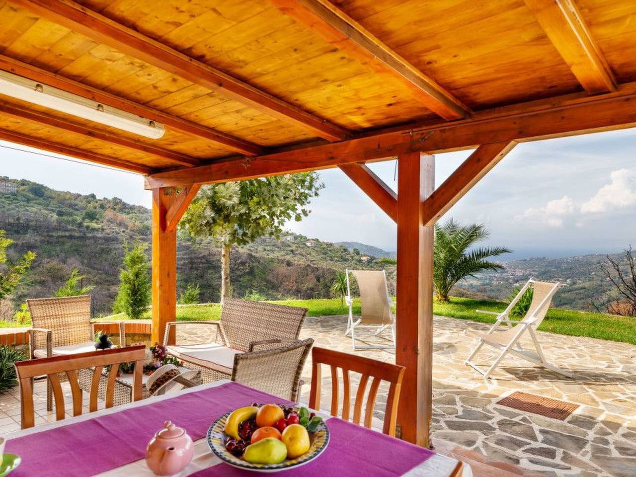 Chalet 'Panorama' mit Infinity-Pool in Laureana Cilento, Cilento Coast