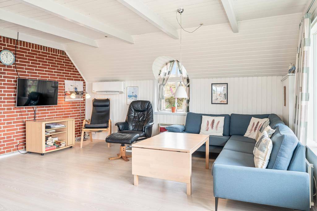 Perfectly situated holiday home with dune views in Hvide Sande, Holmsland Klit