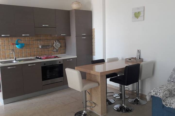 Appartamento intero, Apartment With Terrace 10Km From Gallipoli in Tuglie, Golfo di Taranto