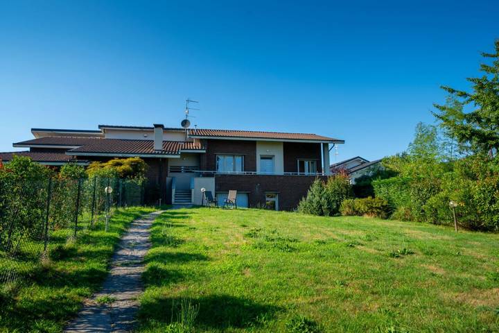 Location de vacances pour 8 personnes, avec balcon et vue sur le lac dans Angera - 2