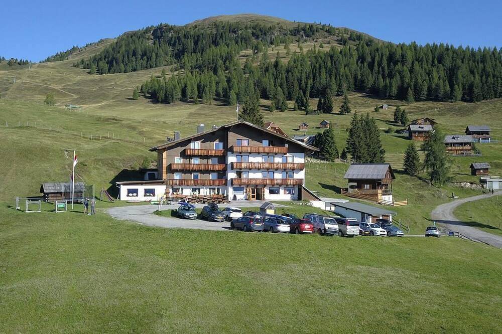 Doppelzimmer mit Nordbalkon - Almhotel Fichtenheim in Kreuzeckgruppe, Berg im Drautal