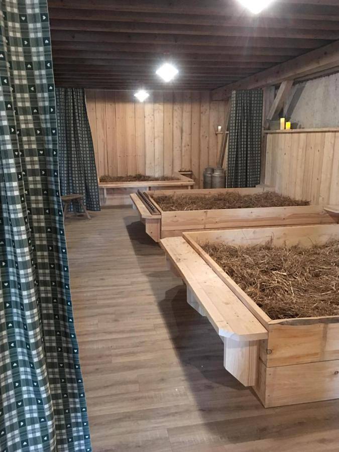 Tente pour 5 personnes, avec Terrasse ainsi que Jardin et Piscine