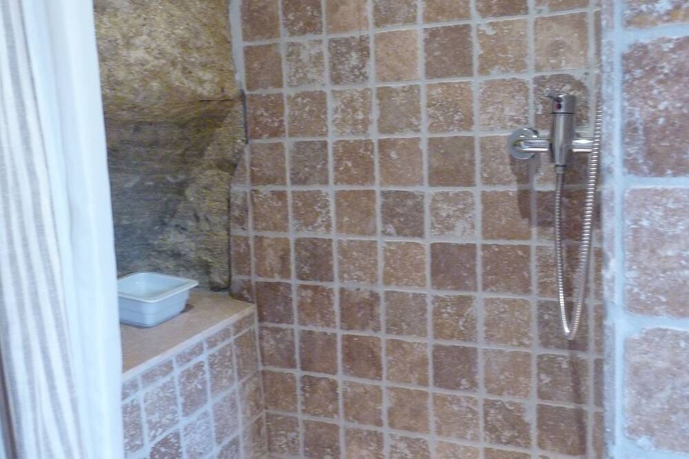 Casa provenzal en piedra para 2 personas. perro bienvenida. Piscina. Wlan ... in Le Beaucet, Parque natural regional del Mont Ventoux
