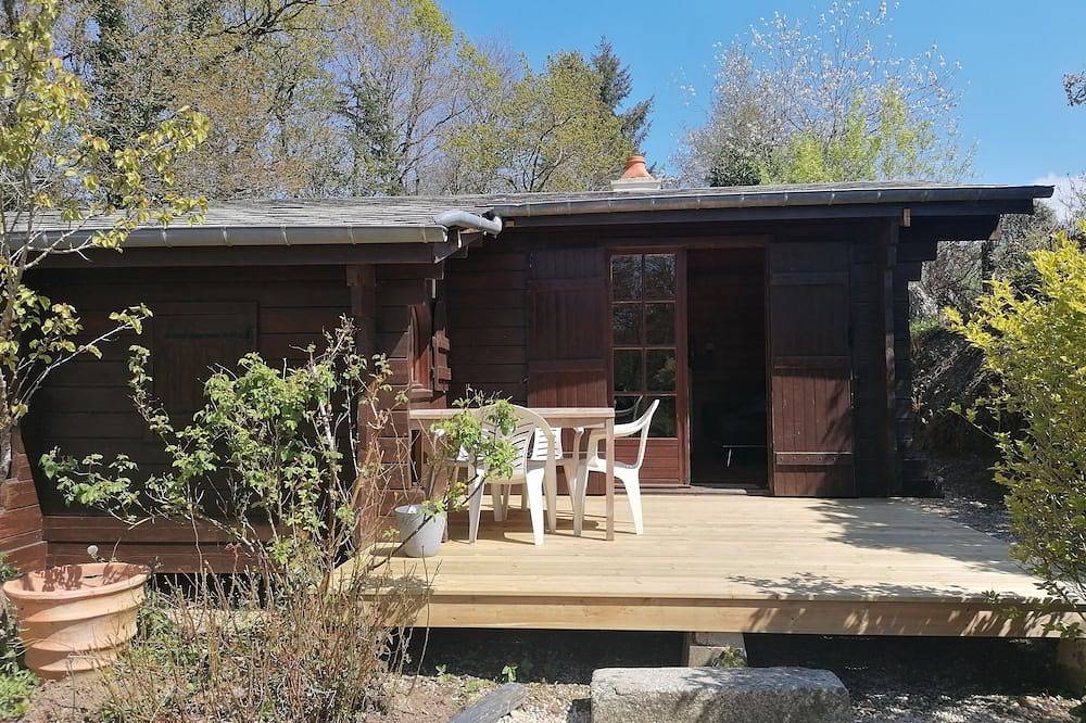 Chalet En Pleine Nature Avec Etang in Lanvallay, Région de Dinan