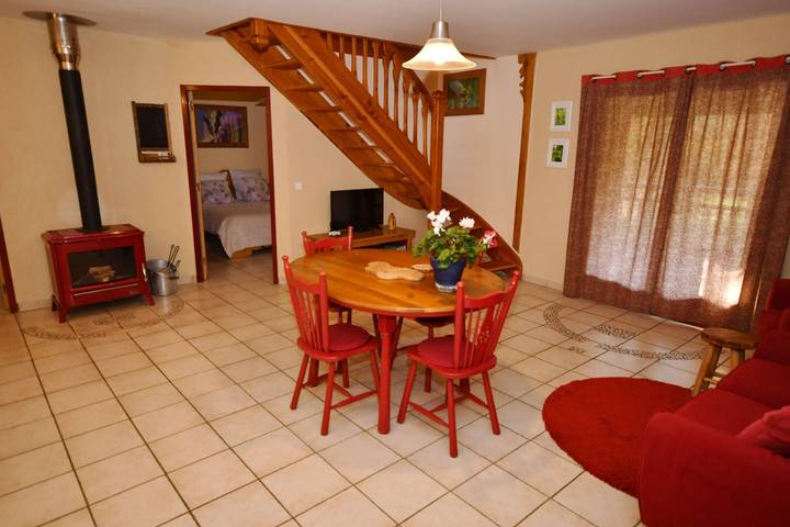 Gîte pour 6 personnes, avec jardin ainsi que piscine et balcon à Lavercantière - 3