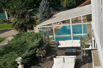 Gîte pour 17 personnes, avec piscine ainsi que jardin et jacuzzi à Quesmy