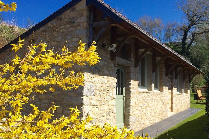 Gîte pour 2 personnes, avec jardin à Plouguin