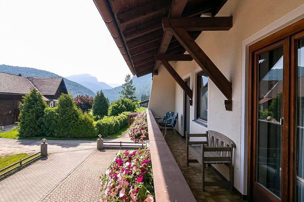 Ganze Wohnung, Ferienwohnung - Gästehaus Aschauer in Weissbach an der Alpenstrasse, Schneizlreuth