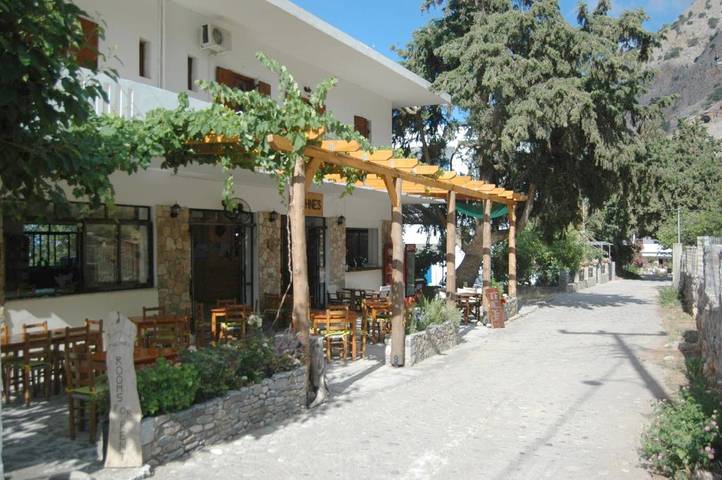 Chambre d’hôte pour 3 personnes, avec Balcon et Terrasse ainsi que Jardin et Vue