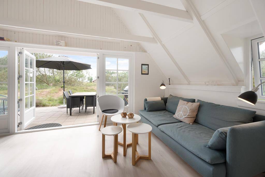 Modern holiday home with outdoor hot tub in Lodbjerg Hede in Lodbjerg Hede, Ringkøbing