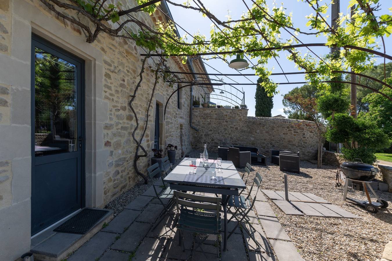 Maison de vacances 'Gîte Les Vignes Au Mas Dujau' avec piscine partagée, Wi-Fi et climatisation in Saint-Sauveur-de-Cruzières, Ardèche