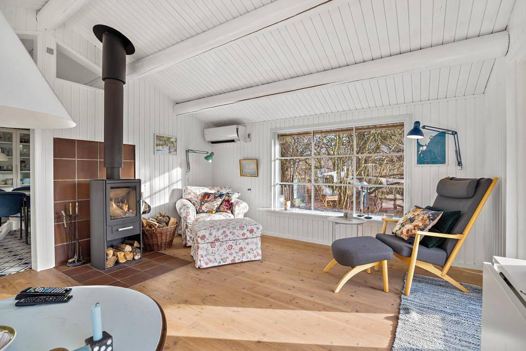 Schönes Ferienhaus mit Anneks und Kamin in Bork Havn in Bork Havn, Ringkøbing Fjord