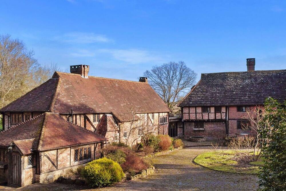 Wunderbares  Ferienhaus für 6 Gäste mit Whirlpool,  W-Lan und Tv in Worth (West Sussex), West Sussex