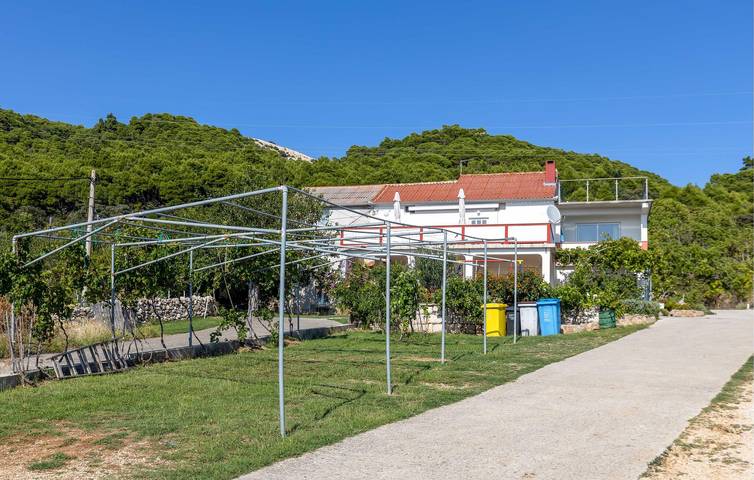 Ferienwohnung für 2 Personen, mit Terrasse und Garten, mit Haustier in Banjol