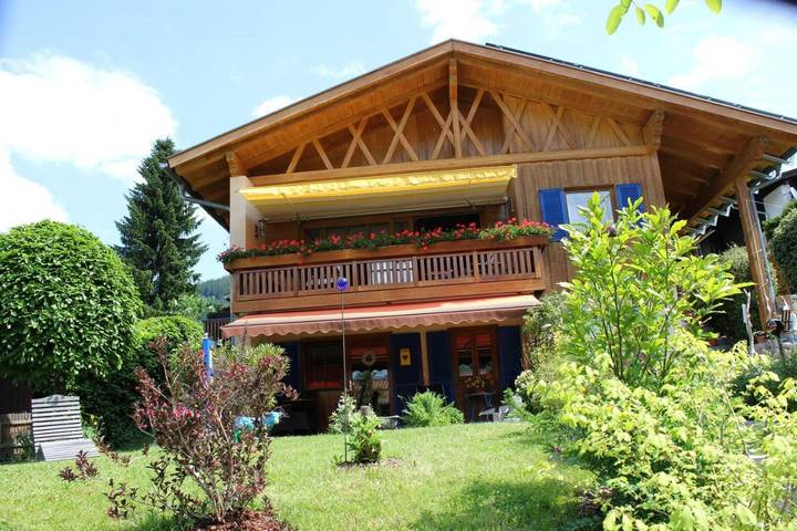 Ferienwohnung für 2 Personen, mit Terrasse und Garten sowie Ausblick in Oberammergau