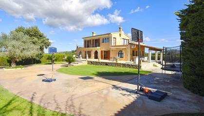 Llum in Manacor, East Majorca für 8 