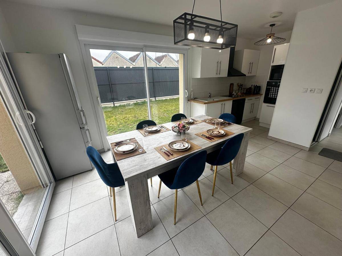Three-Bedroom House in Sainte-Savine, Aube