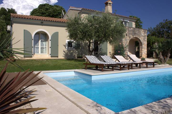 Holiday house Franciska * 3000 m2 garden, olive grove, private pool in Svetvinčenat, Istria Central