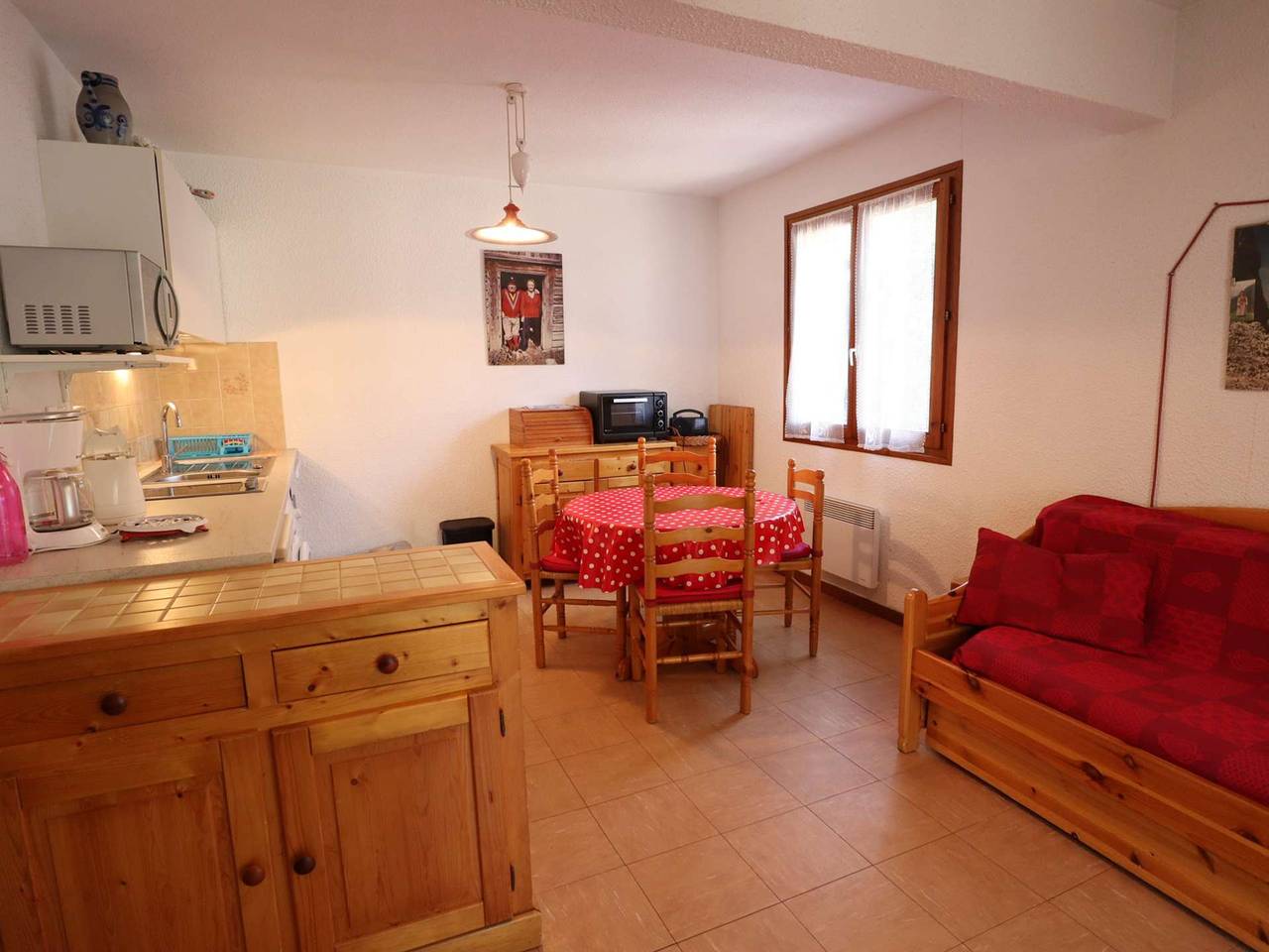 Entire apartment, Cozy 2-Br Apartment with Fireplace, Terrace, and Ski Access in Arêches-Beaufort in Beaufort (Rhône-Alpes), Albertville region