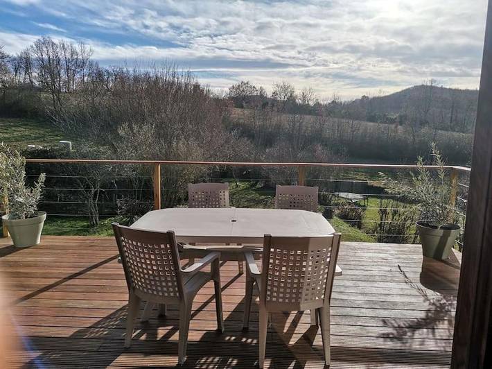 Location de vacances pour 4 personnes, avec terrasse ainsi que vue et jardin à Roumengoux - 3